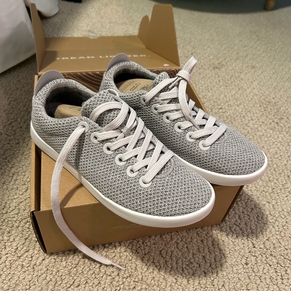 NWT. Women’s All Birds Tree Piper sneaker
